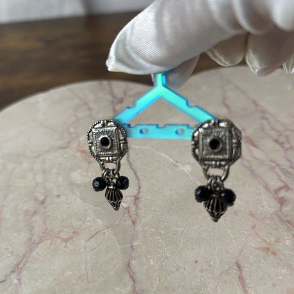 Elegant Black and Silver Dangle Earrings - Picture 3 of 6